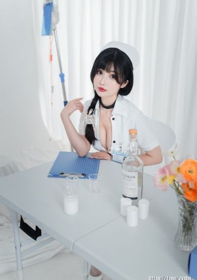 撕开胸罩一边亲一摸_手机MP4字幕高清版在线播放